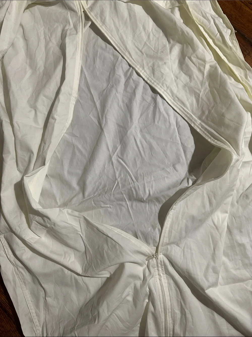 Gucci White Zippered Garment Cover with Logo Patch